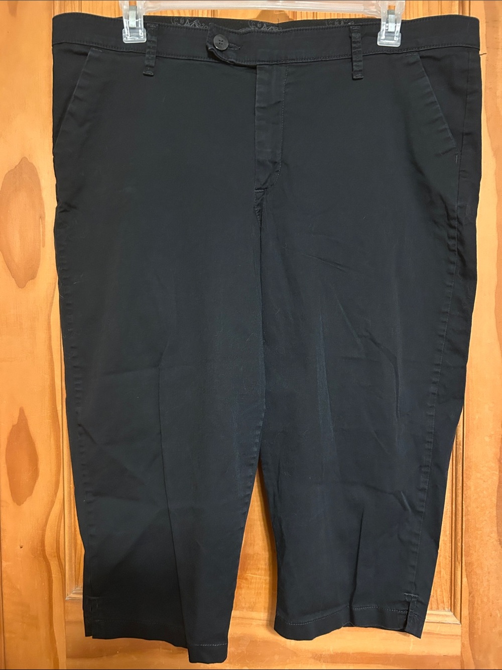 Riders by Lee Black Cropped Pants Front Zip Side and Back Pockets Size 18W